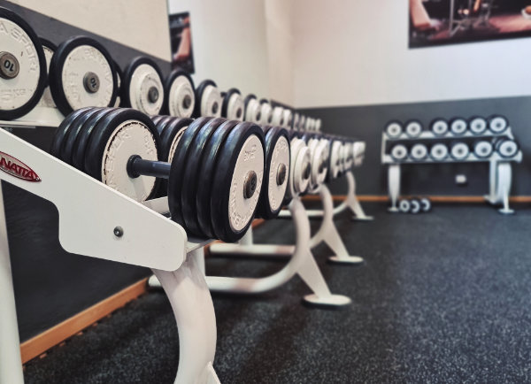 Musculation : le jeu d'haltères libres de la salle Open Gym à Marseille 8e